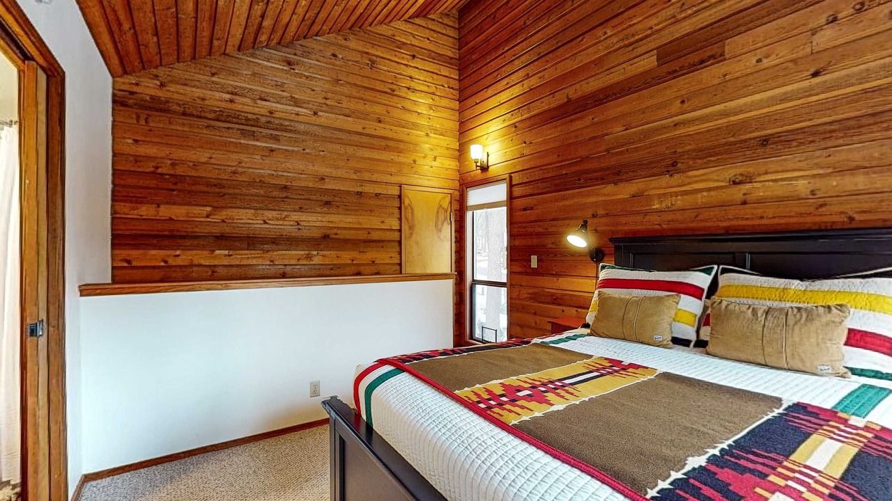Photo of Bedroom in Black Butte Ranch