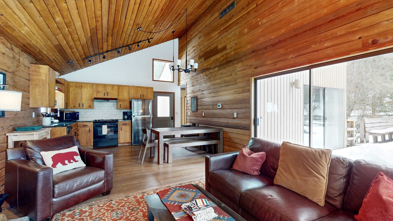Photo of Livingroom in Black Butte Ranch