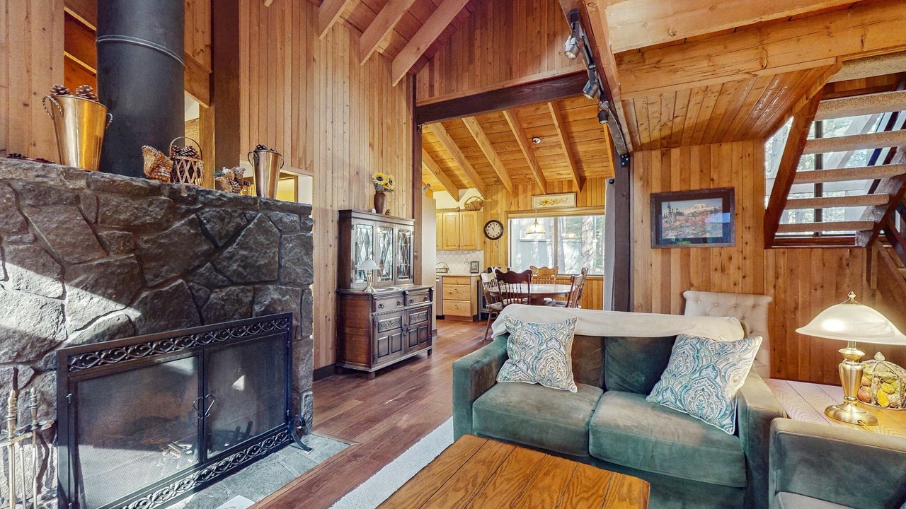 Photo of Livingroom in Black Butte Ranch
