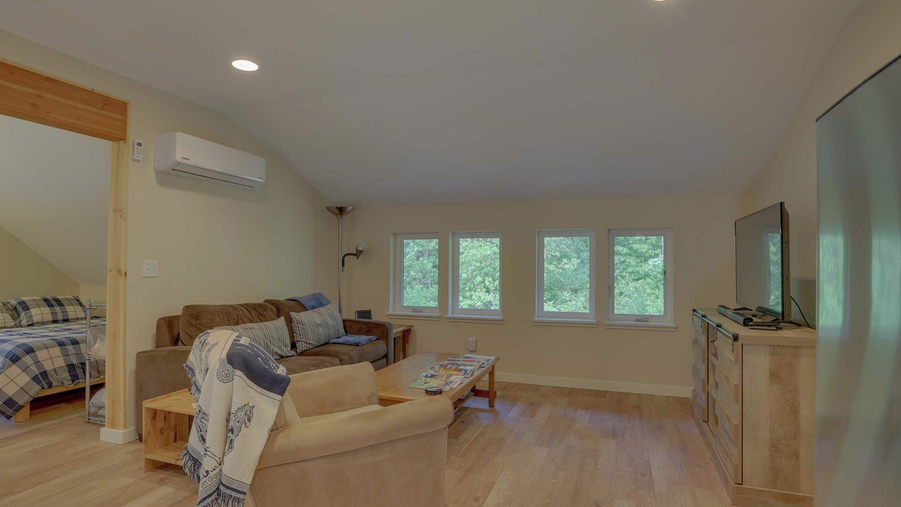 Photo of Livingroom in White Salmon