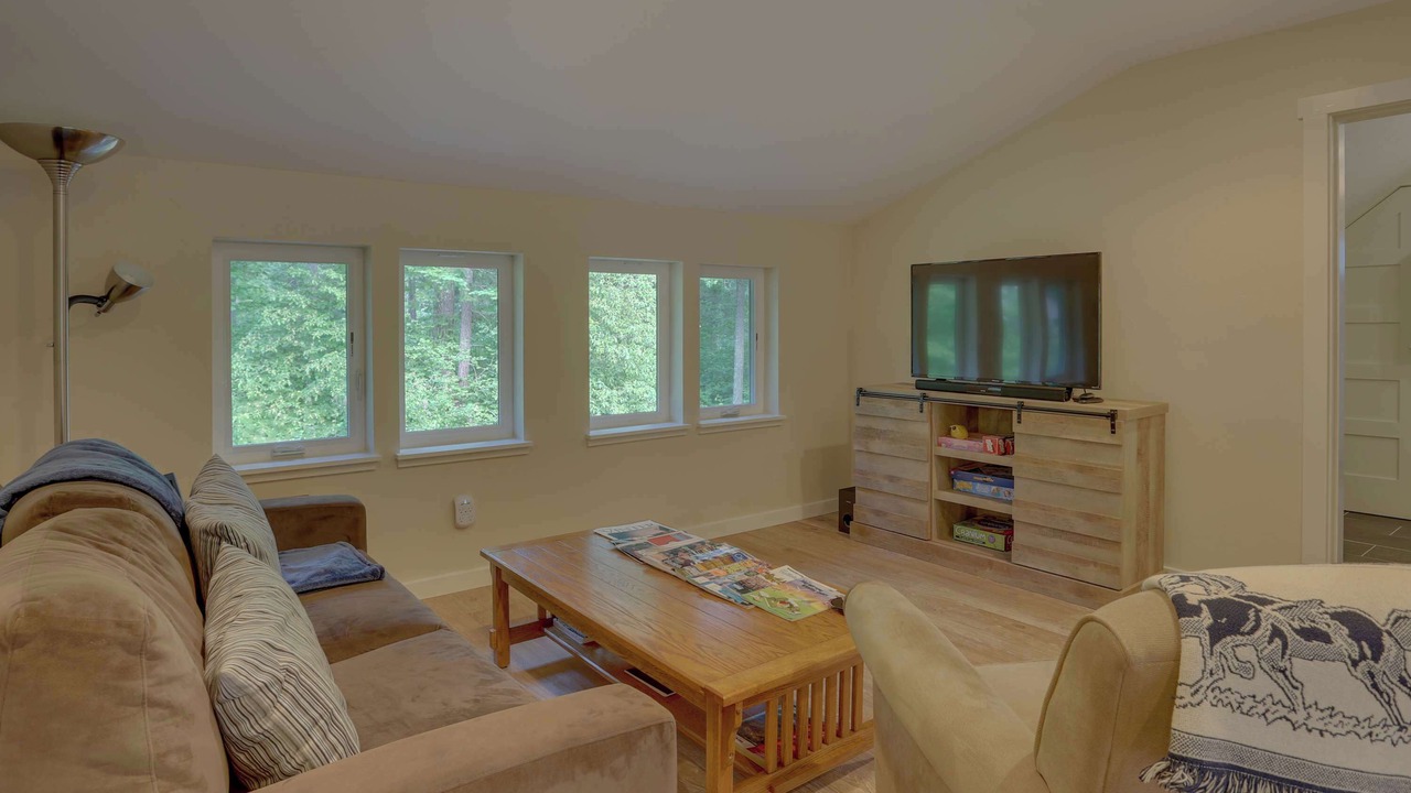 Photo of Livingroom in White Salmon