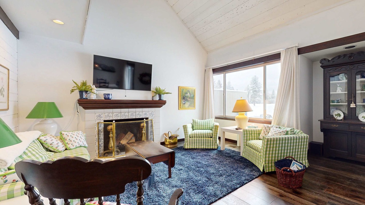Photo of Livingroom in Black Butte Ranch