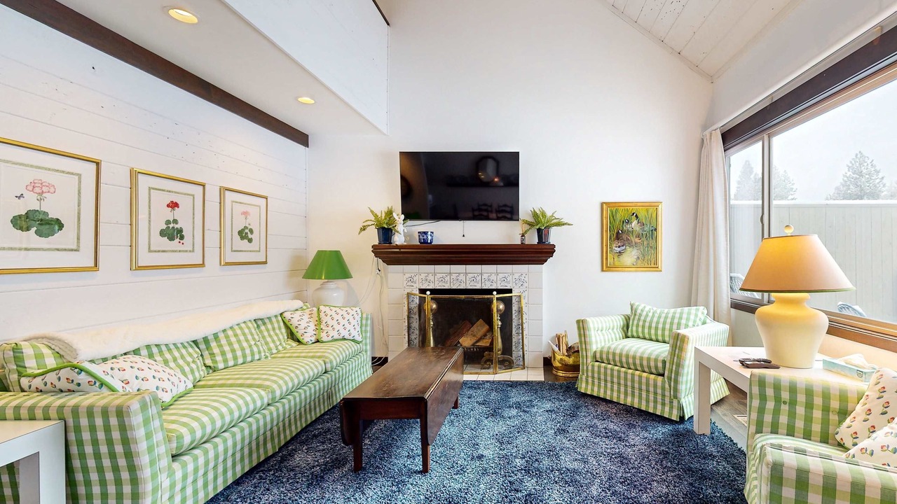 Photo of Livingroom in Black Butte Ranch
