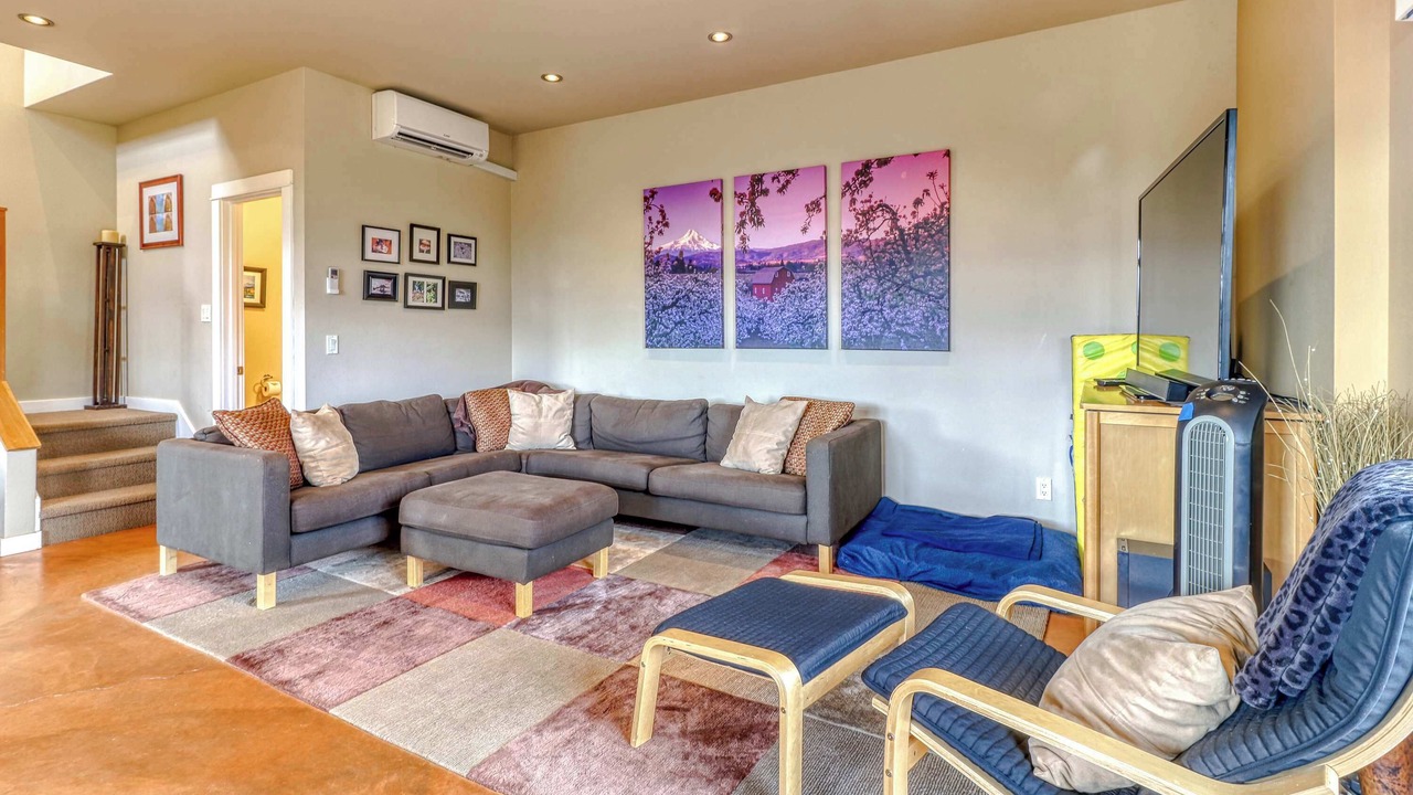 Photo of Livingroom in White Salmon