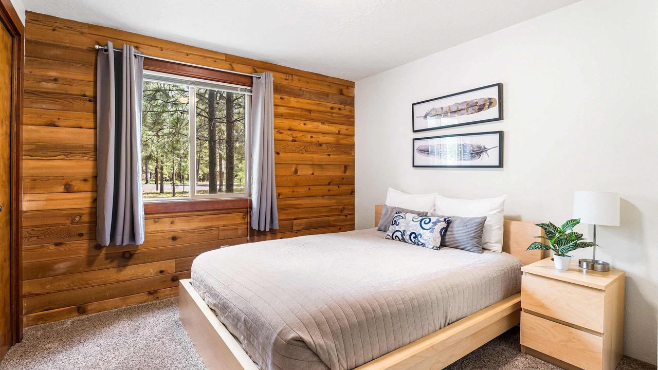 Photo of Bedroom in Overlook Park