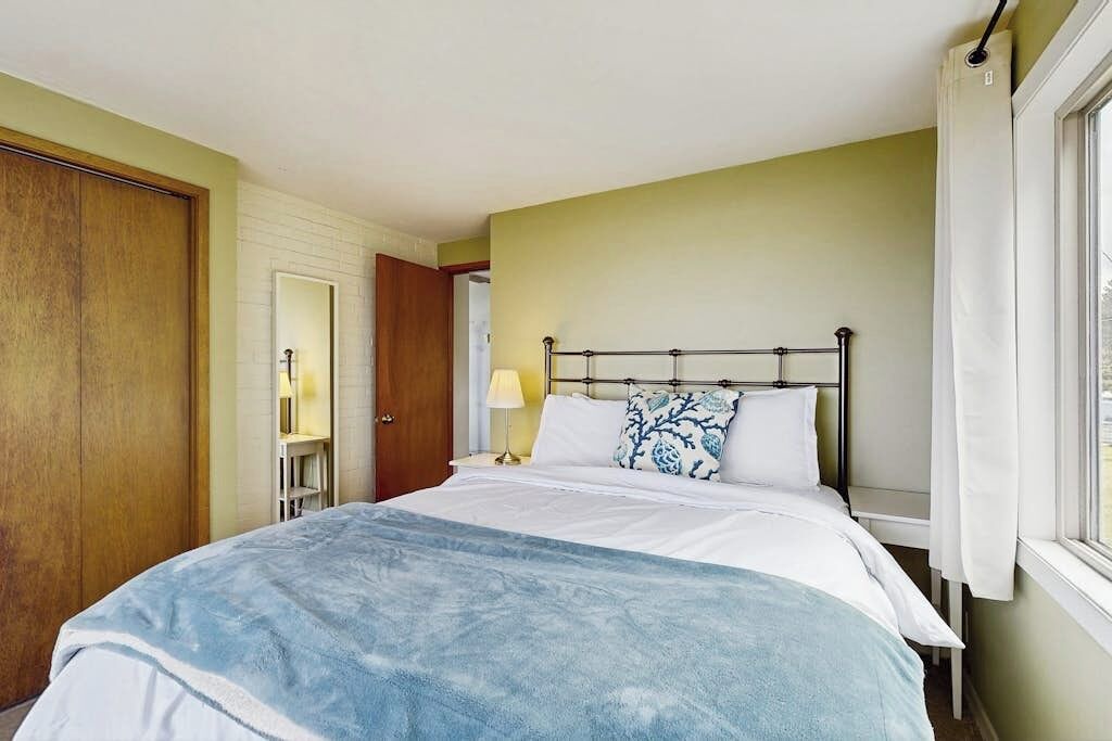 Photo of Bedroom in Seal Rock
