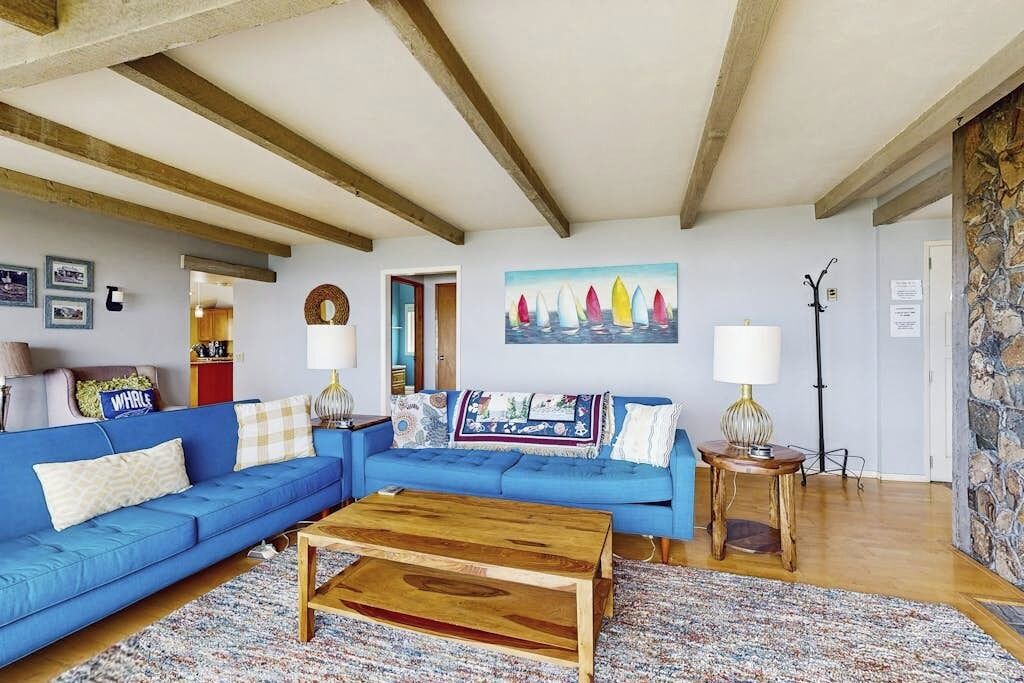 Photo of Livingroom in Seal Rock