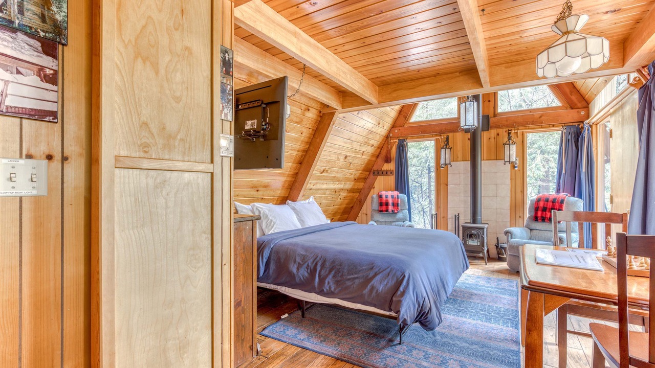 Photo of Bedroom in Mount Hood Village