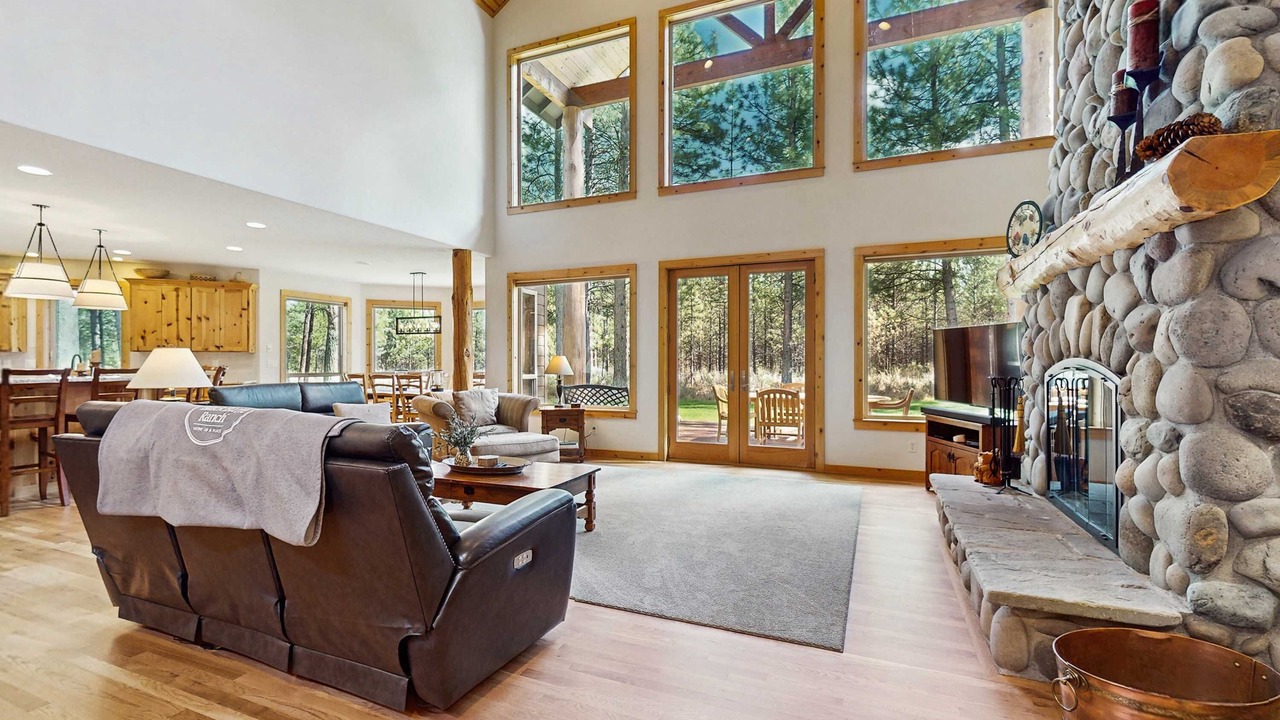 Photo of Livingroom in Black Butte Ranch