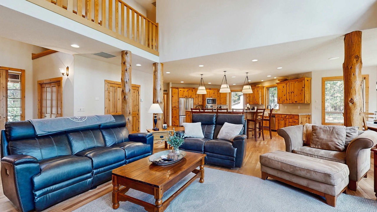 Photo of Livingroom in Black Butte Ranch