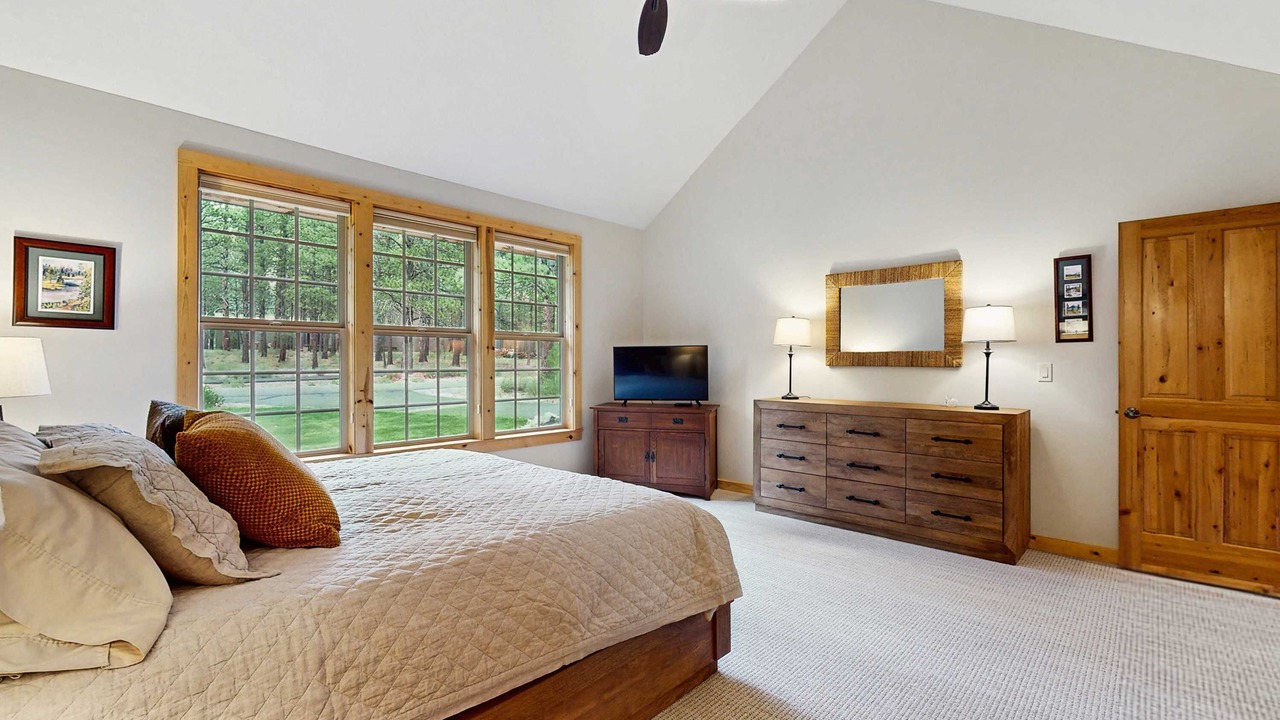 Photo of Bedroom in Black Butte Ranch