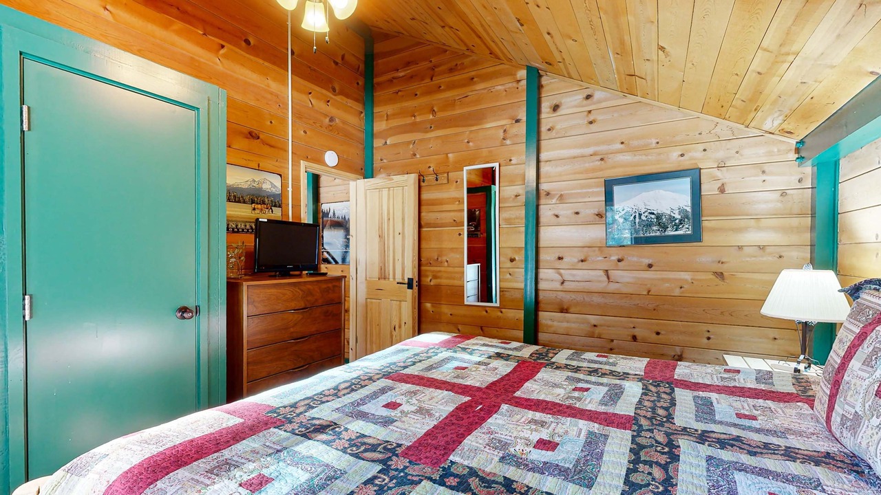 Photo of Bedroom in Sunriver