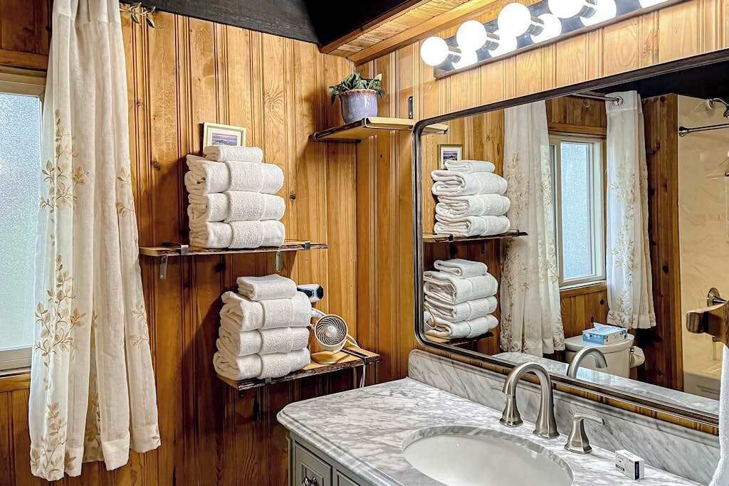 Photo of Bathroom in Oregon Water Wonderland