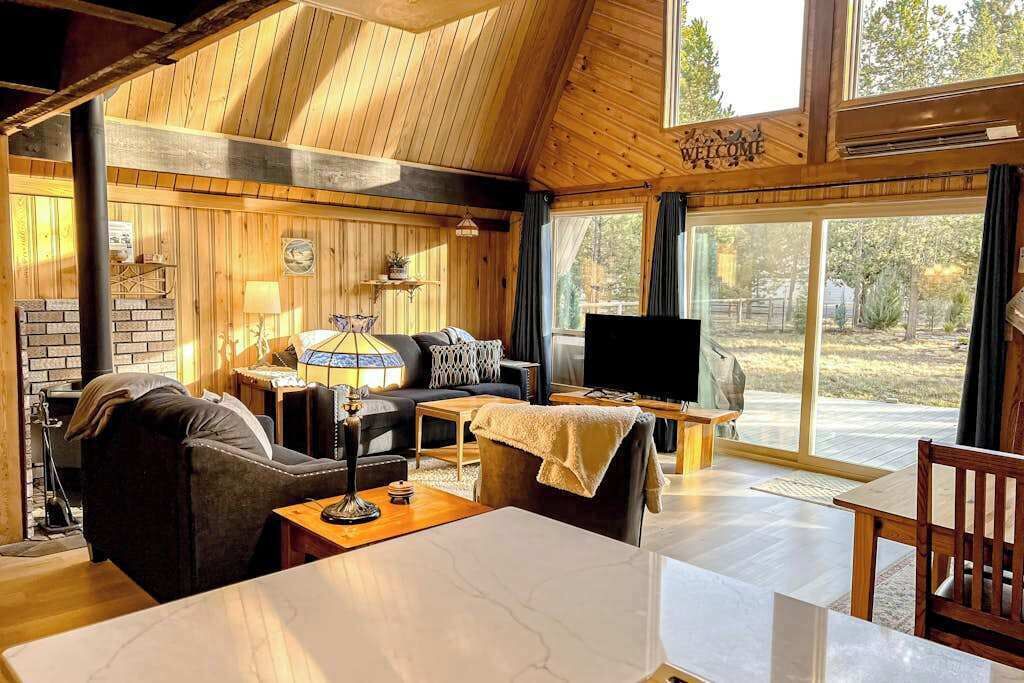 Photo of Livingroom in Oregon Water Wonderland