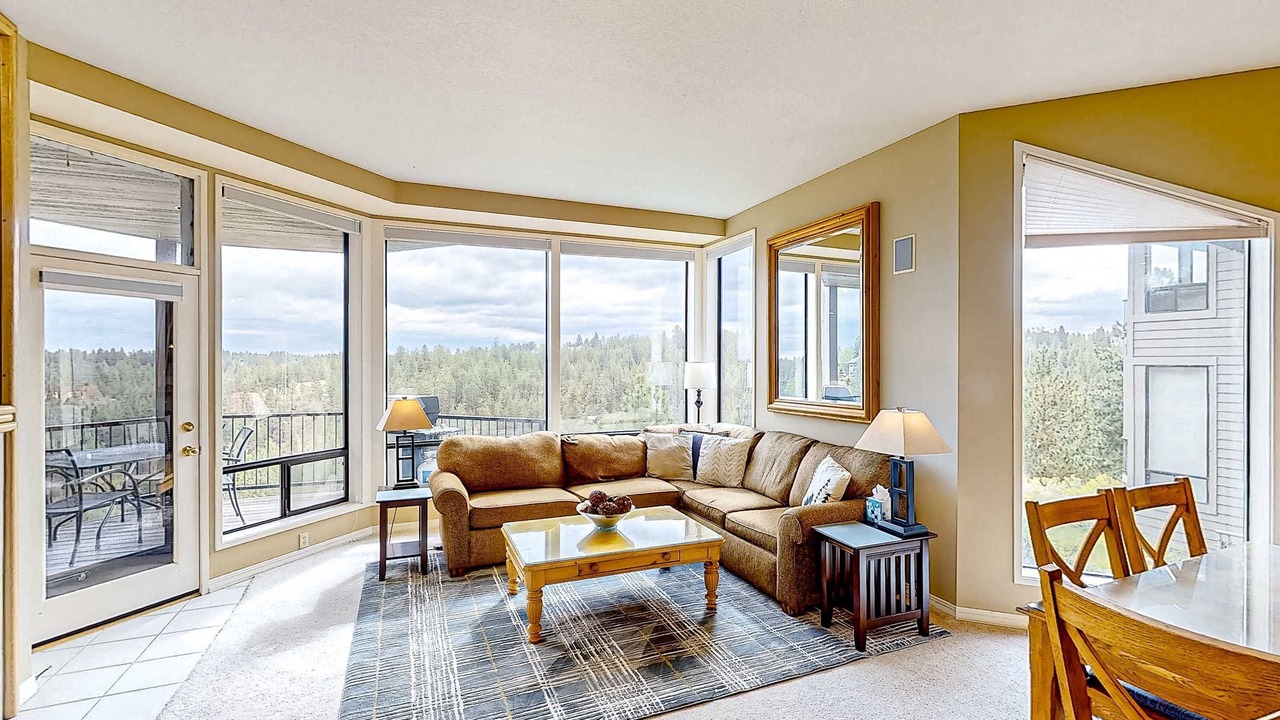 Photo of Livingroom in Century West