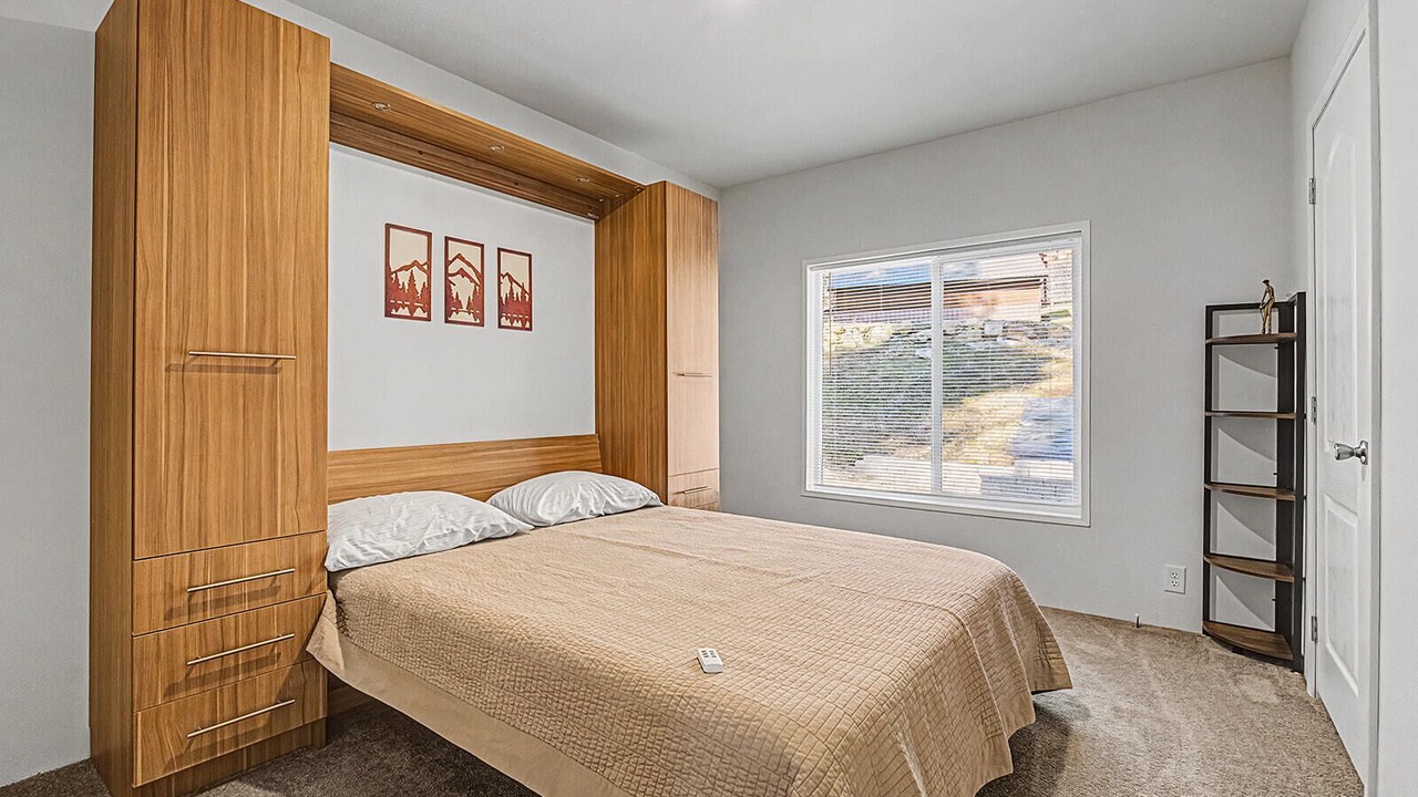 Photo of Bedroom in Garden Valley