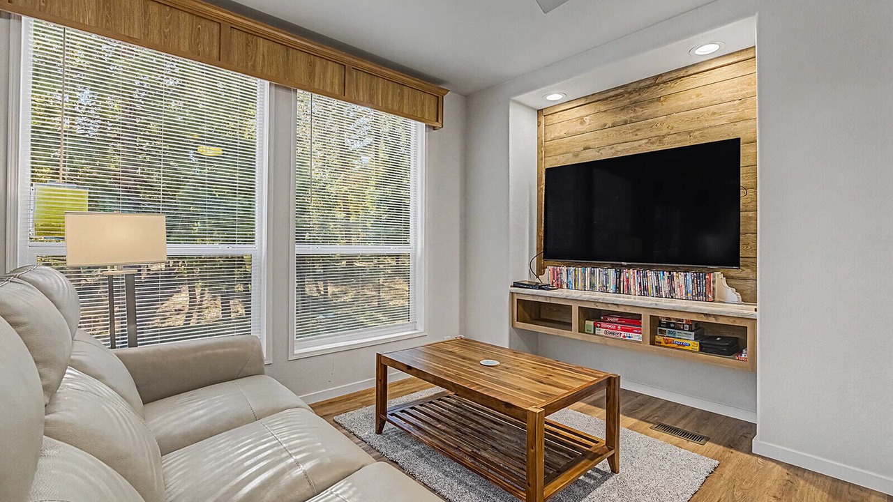 Photo of Livingroom in Garden Valley