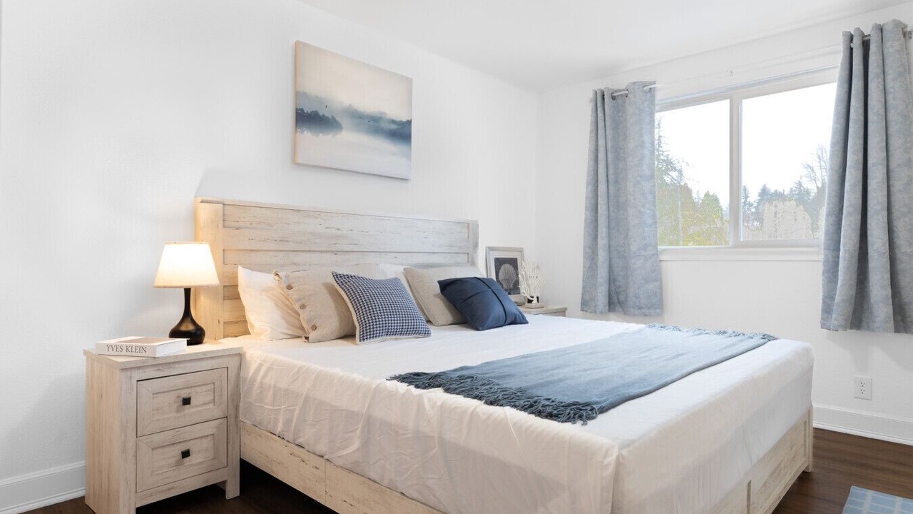Photo of Bedroom in Shoreline
