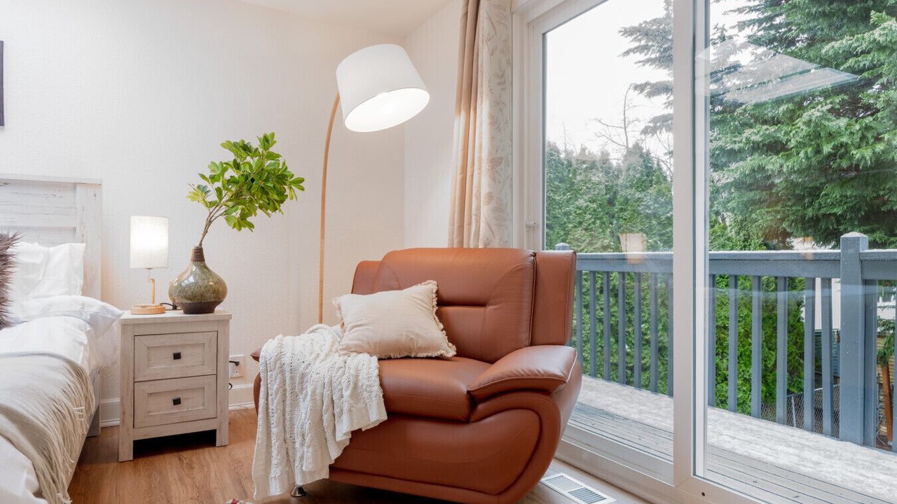 Photo of Livingroom in Shoreline