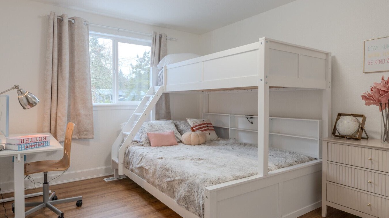 Photo of Bedroom in Shoreline