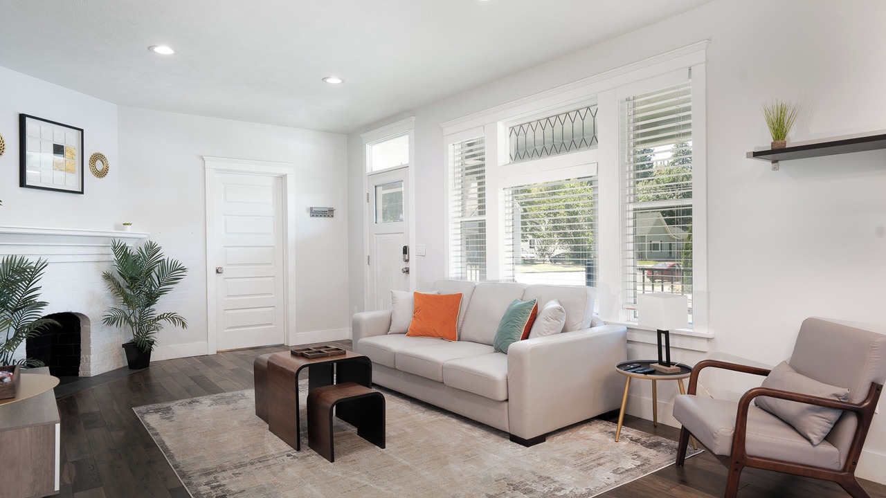 Photo of Livingroom in South Perry District