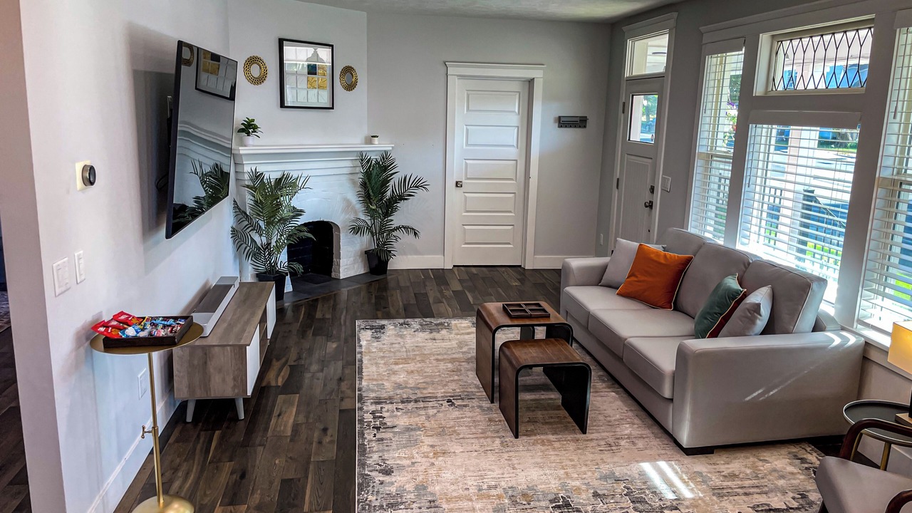 Photo of Livingroom in South Perry District