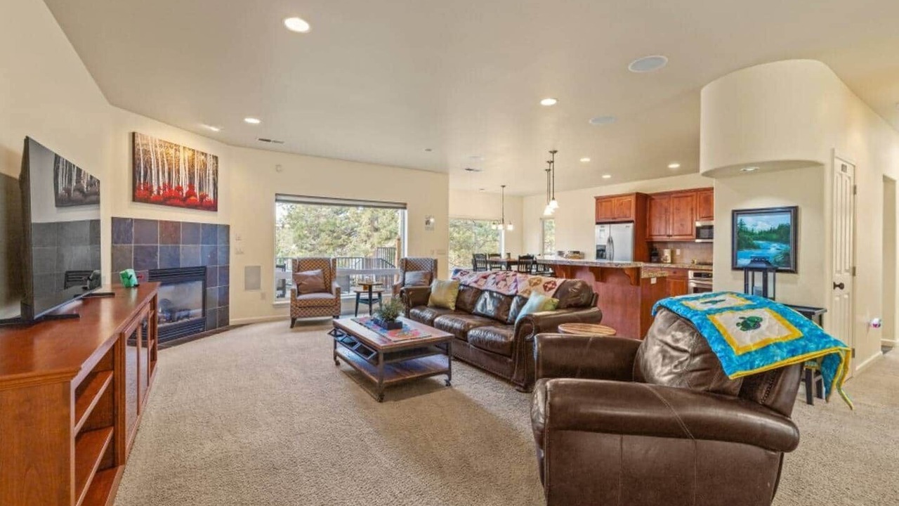 Photo of Livingroom in Klamath Falls