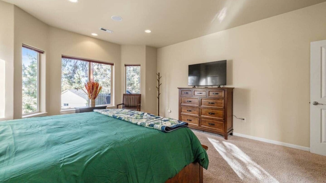 Photo of Bedroom in Klamath Falls