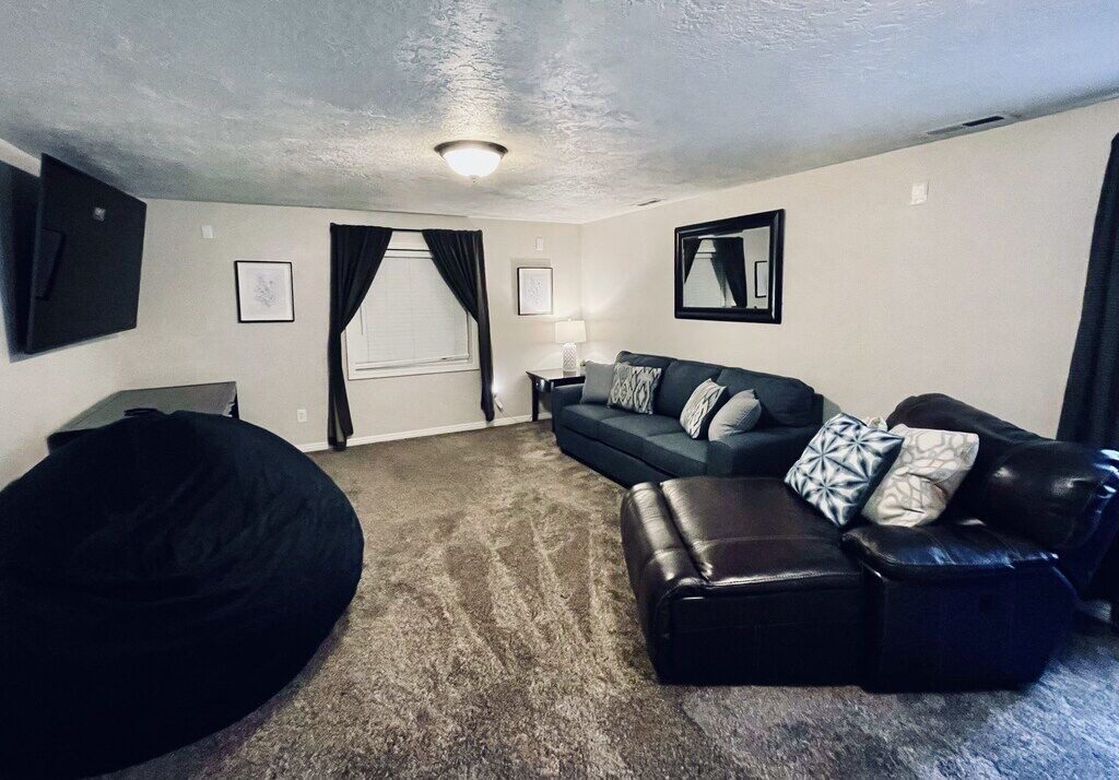 Photo of Livingroom in Ammon