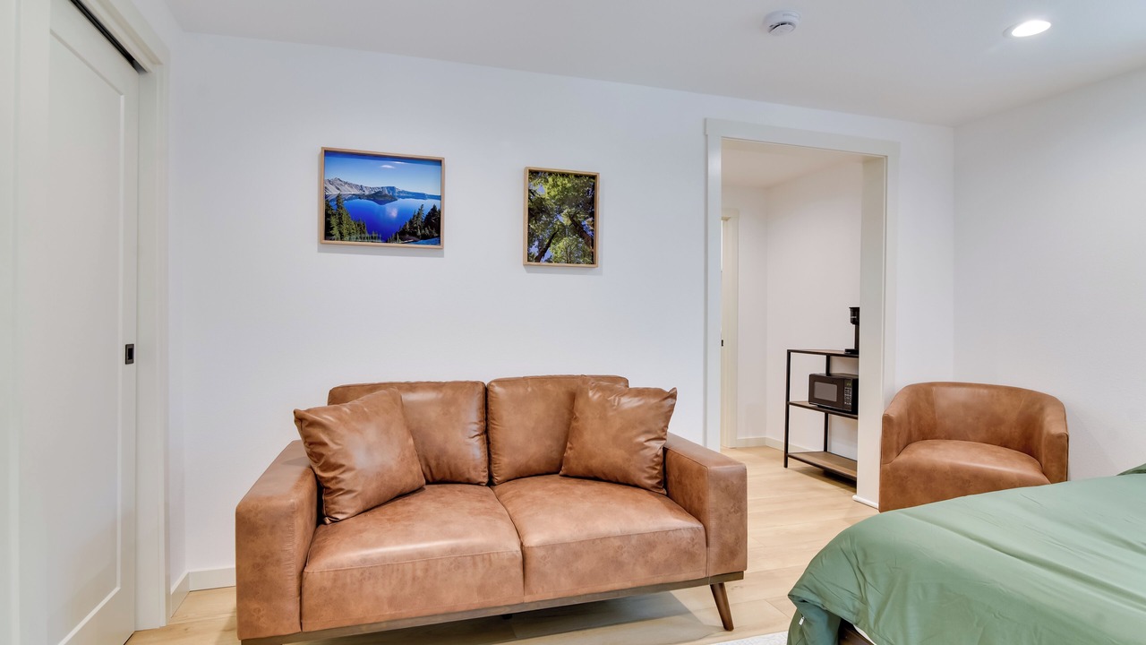 Photo of Livingroom in West Haven-Sylvan