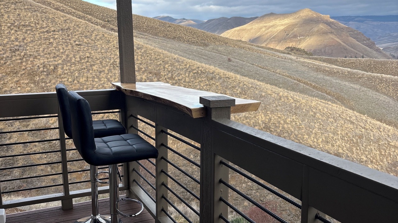 Photo of Outdoor in White Bird