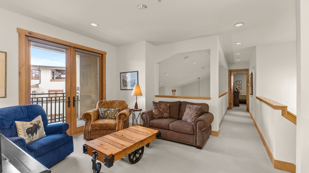 Photo of Livingroom in Elkhorn Village