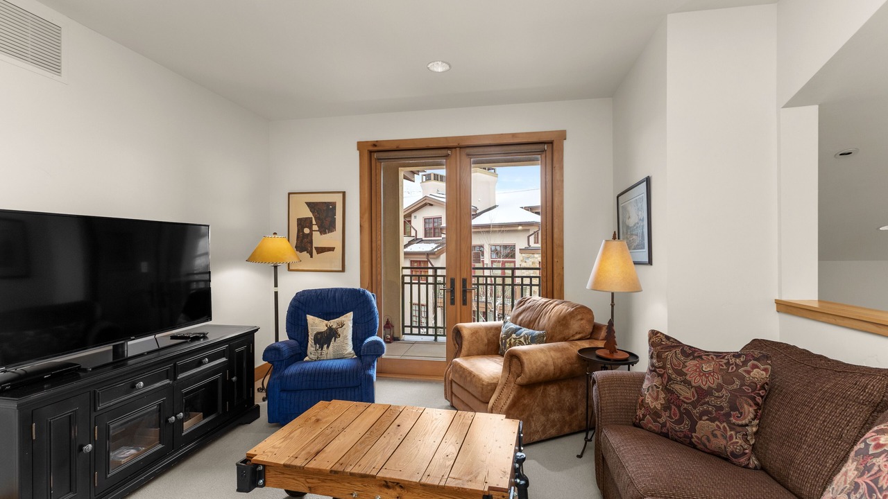 Photo of Livingroom in Elkhorn Village