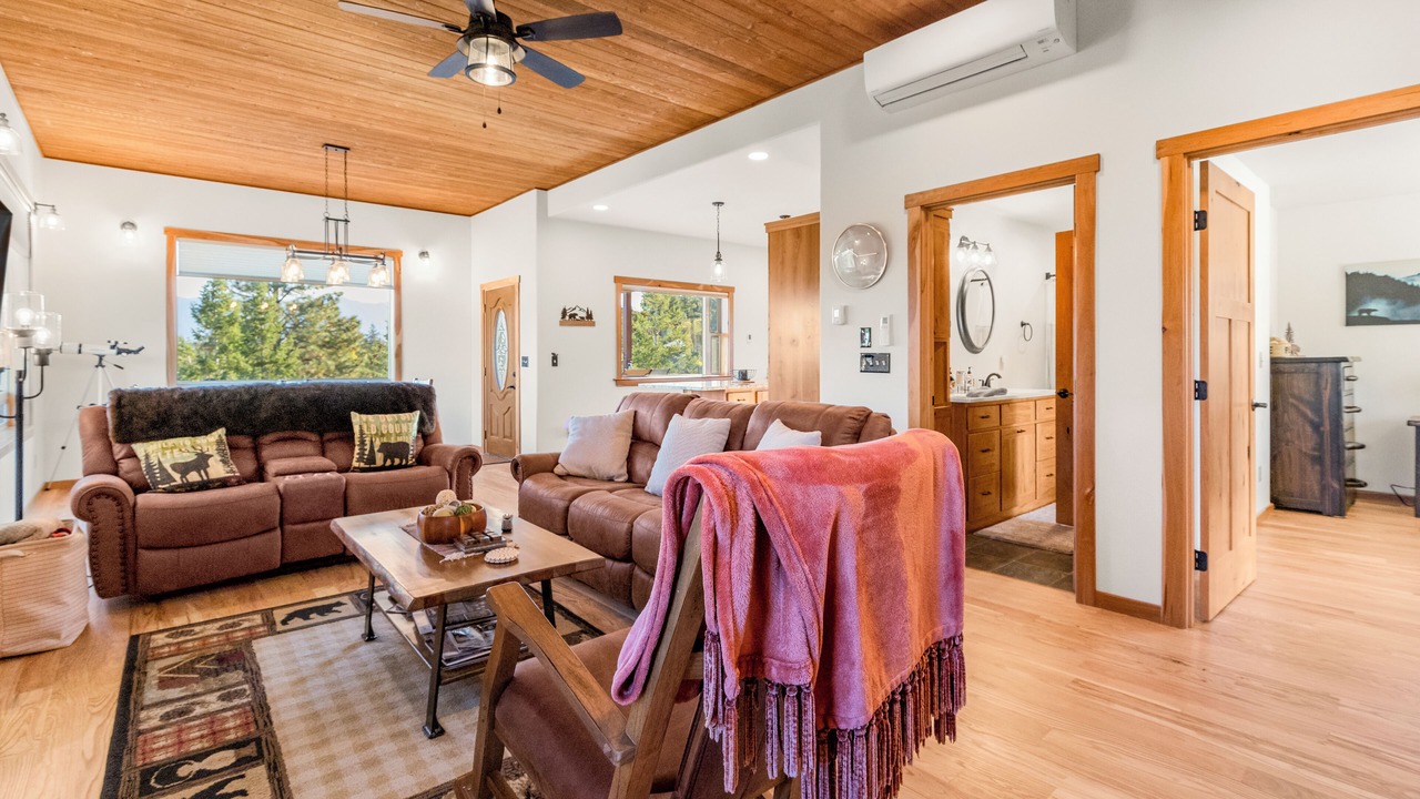 Photo of Livingroom in Rexford