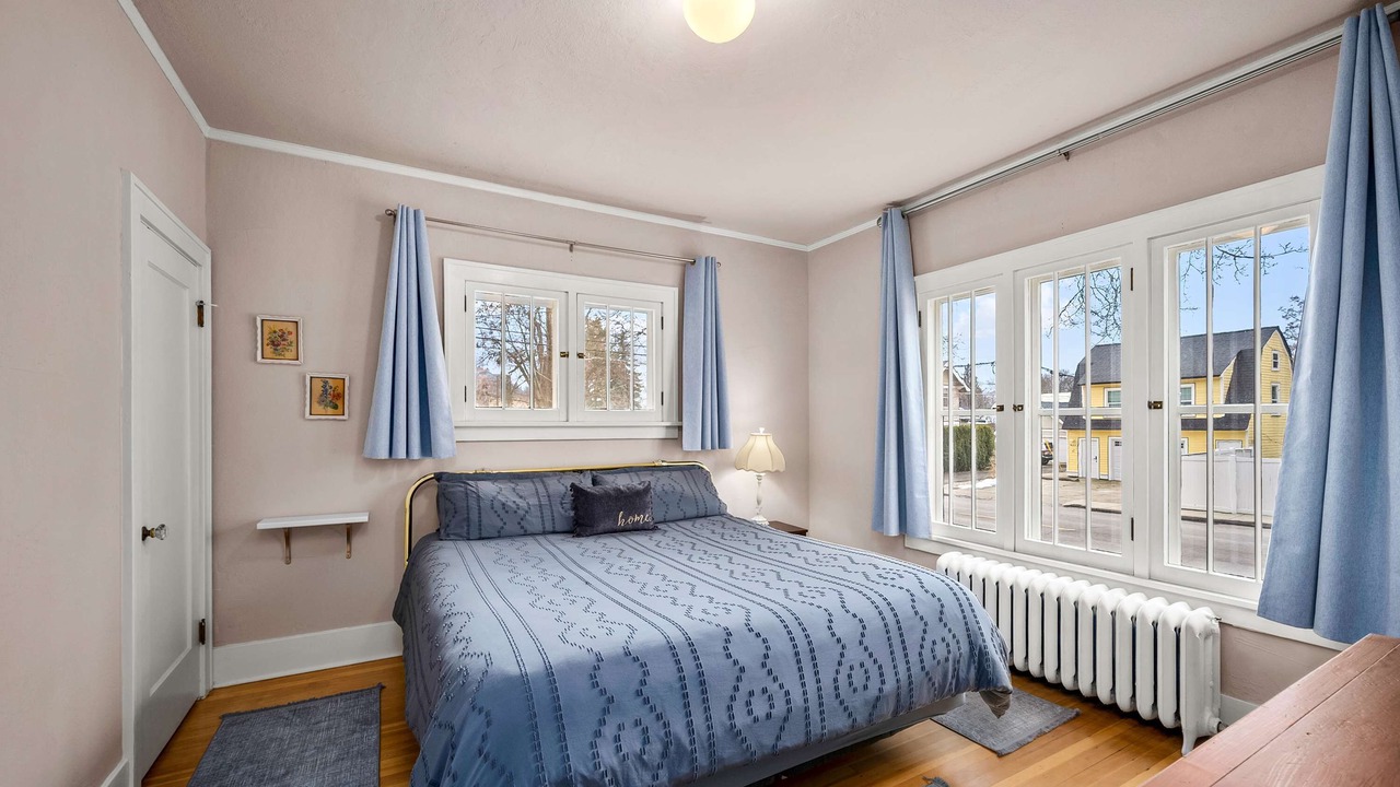 Photo of Bedroom in Garden District