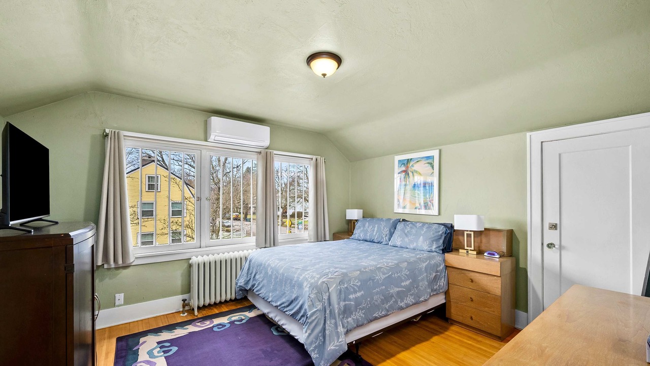 Photo of Bedroom in Garden District