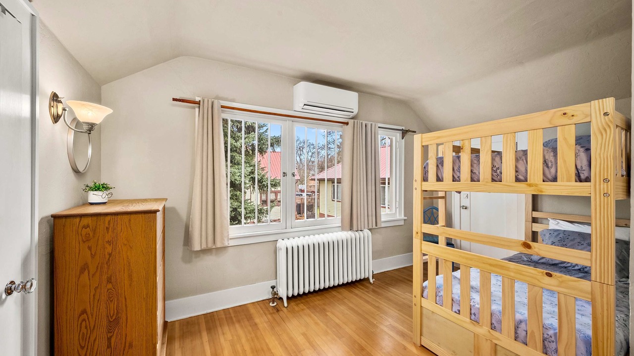 Photo of Bedroom in Garden District