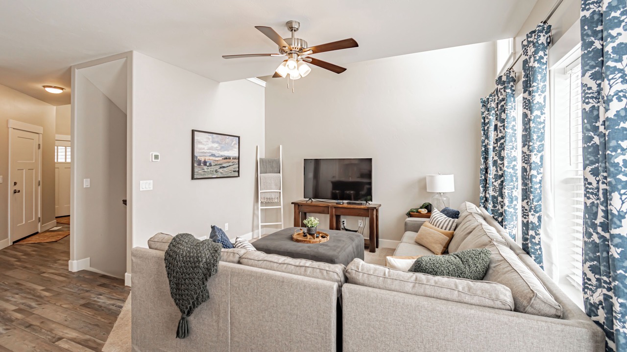 Photo of Livingroom in Ammon