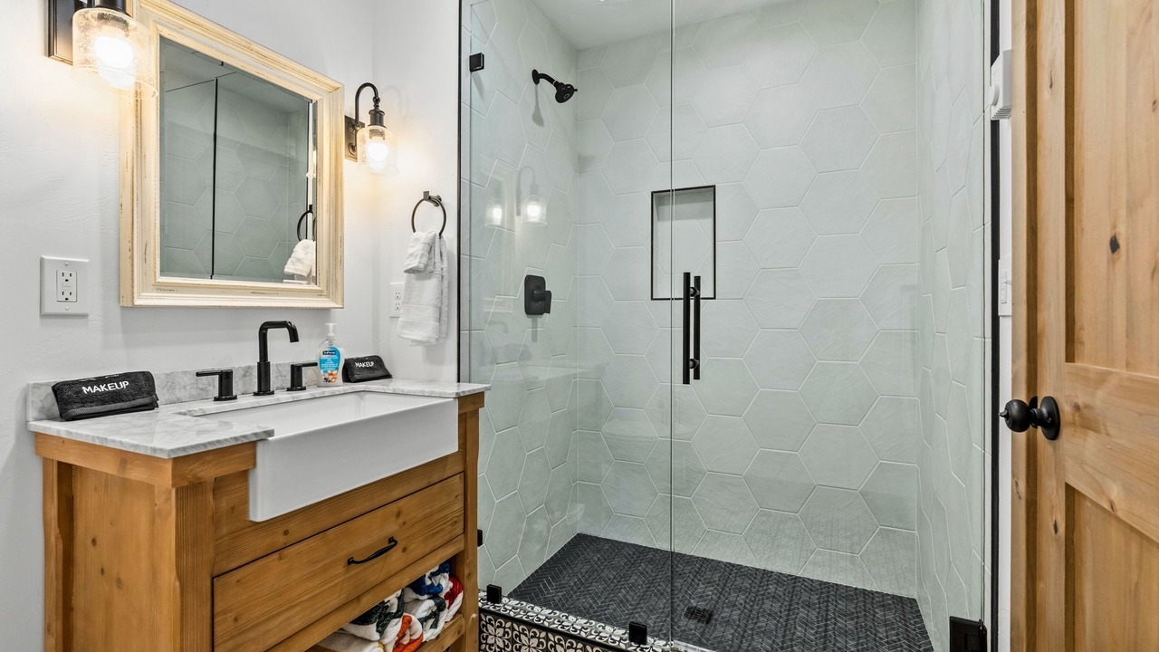 Photo of Bathroom in Laclede