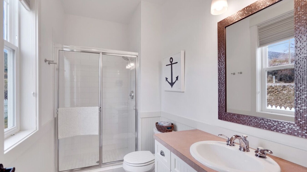 Photo of Bathroom in Oroville