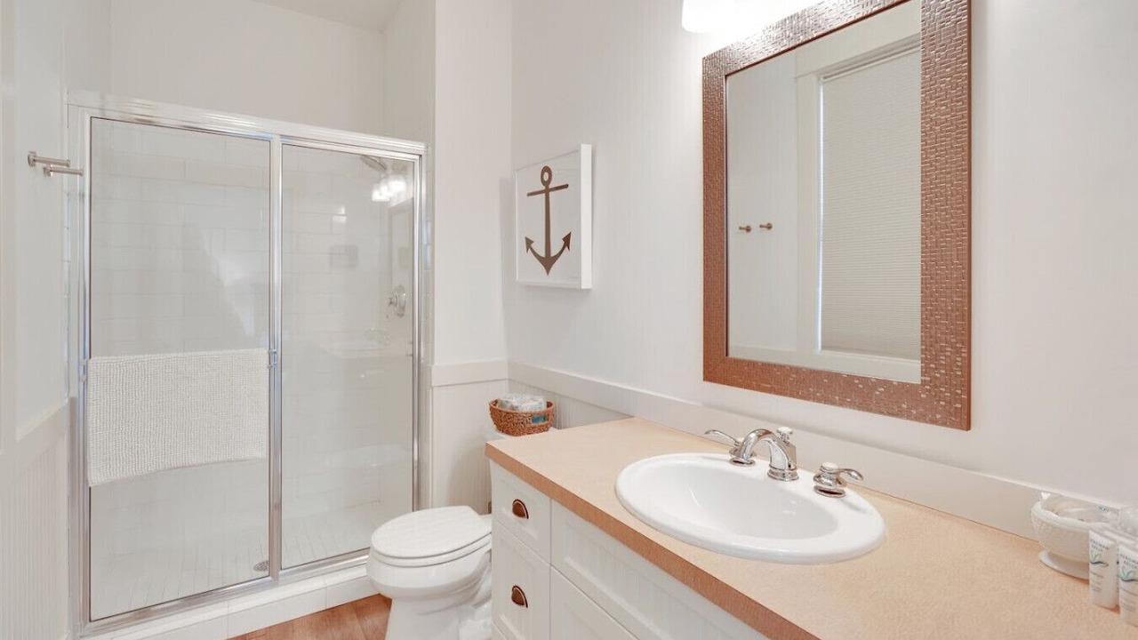 Photo of Bathroom in Oroville