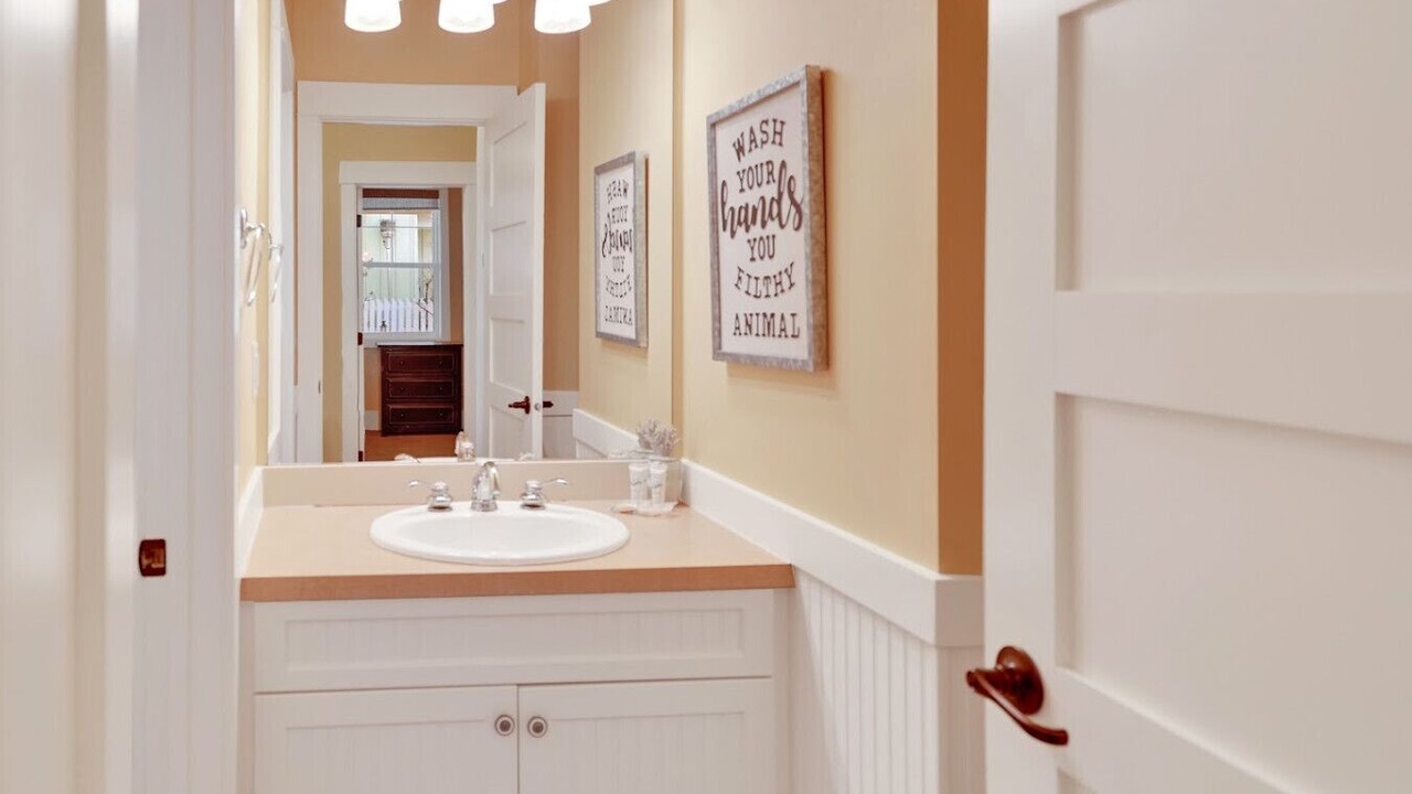Photo of Bathroom in Oroville