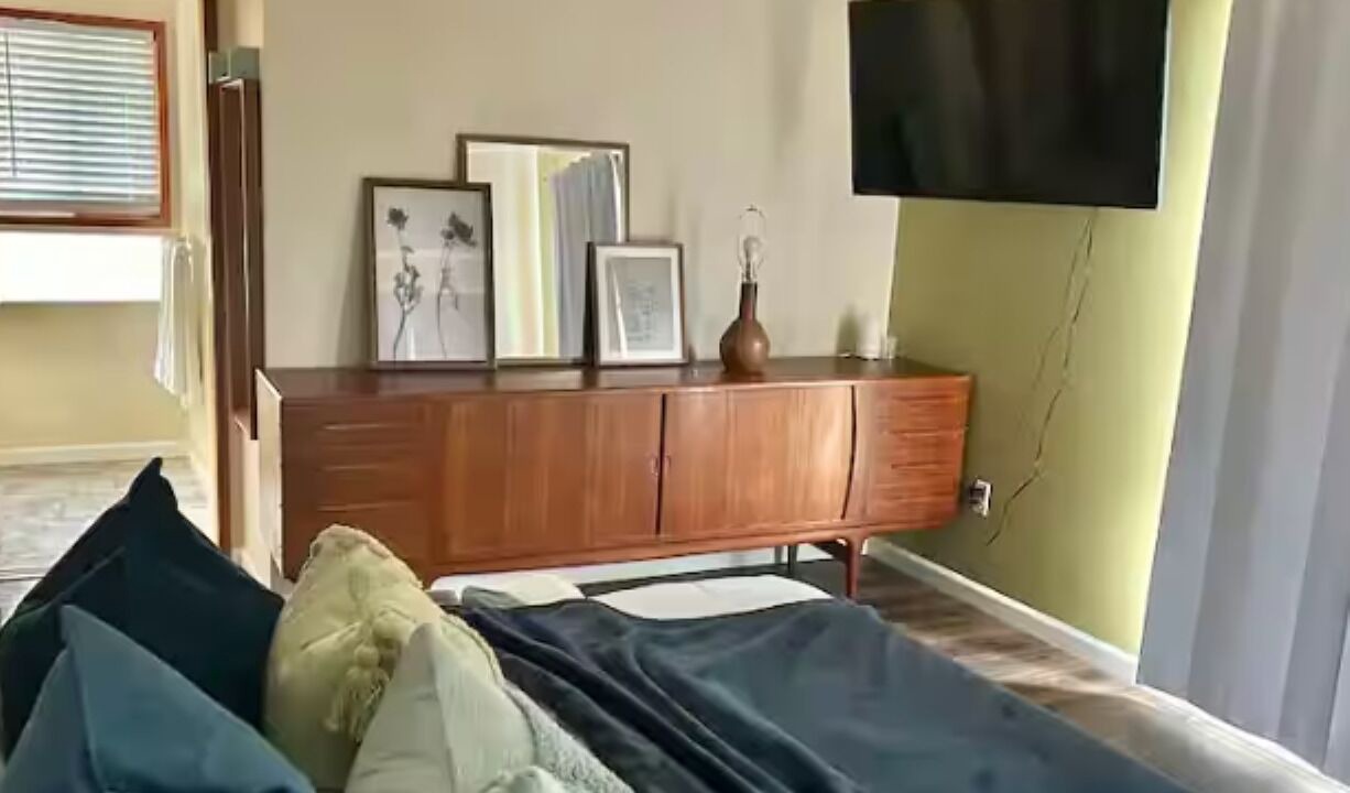Photo of Bedroom in Redwood