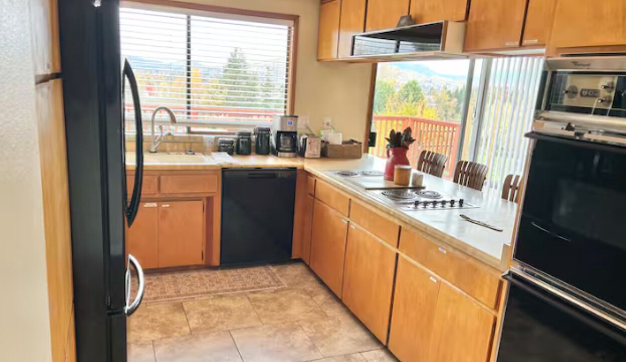 Photo of Kitchen in Redwood