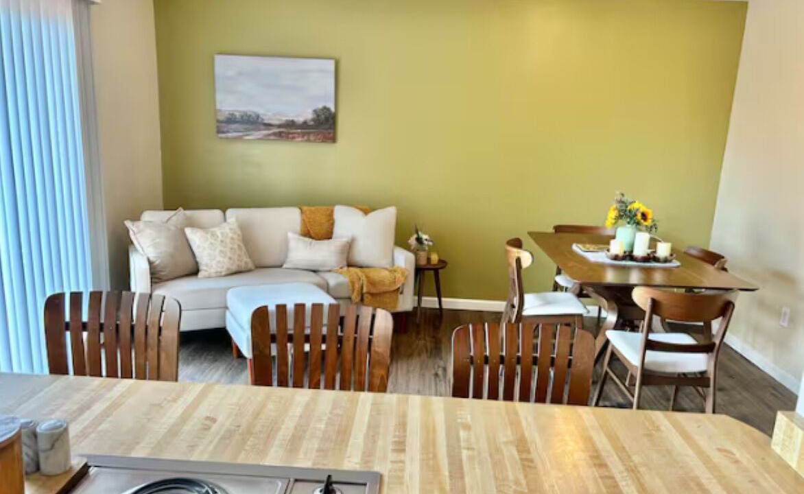 Photo of Livingroom in Redwood