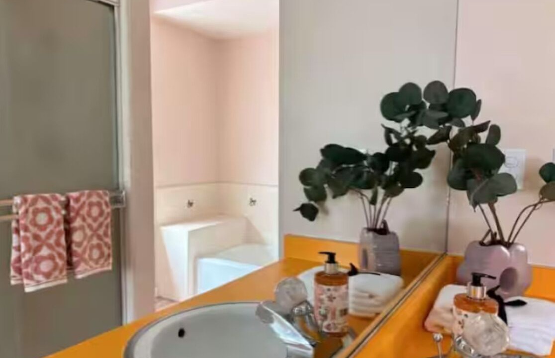 Photo of Bathroom in Redwood