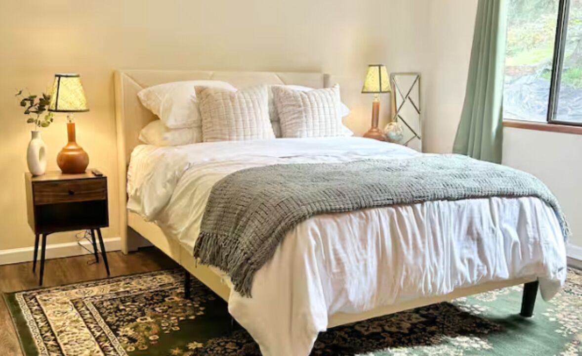 Photo of Bedroom in Redwood