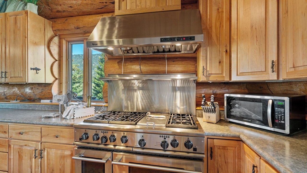 Photo of Kitchen in West Yellowstone