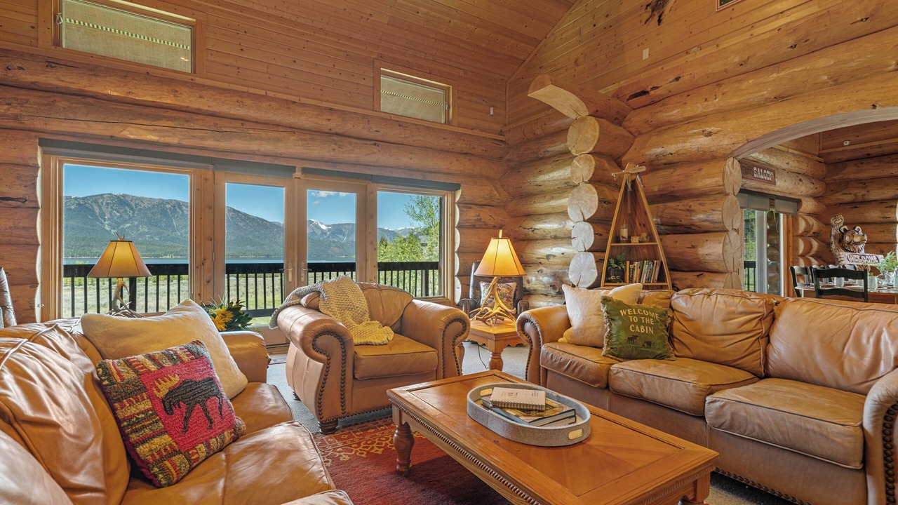 Photo of Livingroom in West Yellowstone