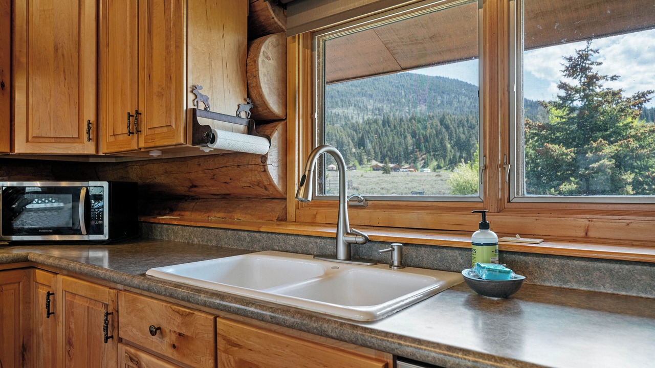 Photo of Kitchen in West Yellowstone